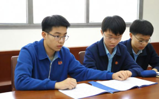 国考为什么偏向应届生