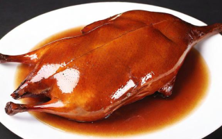 如何制作美味的脆皮烤鸭？