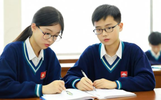 如何报名参加在职研究生课程？