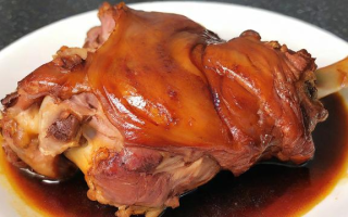 如何制作美味的烤羊腿？