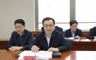 如何通过办学特色提升教学成果？