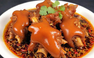 如何制作美味的麻辣猪蹄？