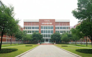 杨家坪中学的教学质量和校园环境如何？