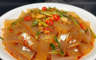 如何制作美味的炒凉粉？