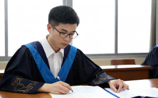 研究生招生初试考哪些科目？全面解析报考要求