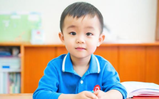 如何成为一名合格的幼师？必备技能与资质指南