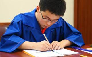 研究生为何选择擦皮鞋？
