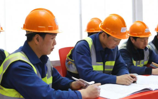 如何考取施工员资格证书？