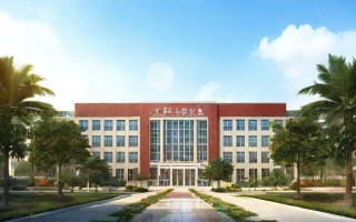 珠海四中在教育质量、师资力量和校园设施方面的表现如何？