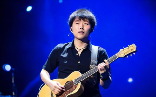 赵雷是如何在音乐道路上坚持并完成研究生学业的？