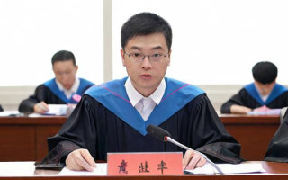 研究生复试时，应该如何选择合适的着装以展现最佳形象？