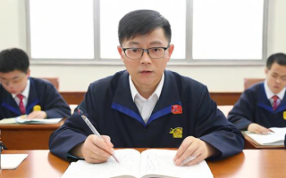 研究生学习报告应遵循哪些格式规范？