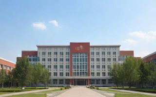 东北育才中学的创新人才培养模式有哪些特色？