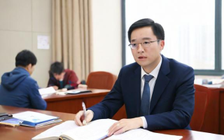 如何评估学校的办学实力与教学质量？