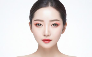 高级化妆师资格证怎么考（高级化妆师资格证怎么考取）