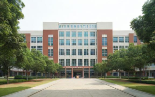 金陵河西初中的教学质量和校园环境如何？