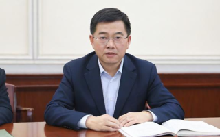 文艺风，公务员考试真题及解析背后，藏着哪些不为人知的备考密码？，直白风，公务员考试真题及解析，究竟能为考生带来多少实际助力？，悬念风，公务员考试真题及解析，是否暗藏通关上岸的关键诀窍？