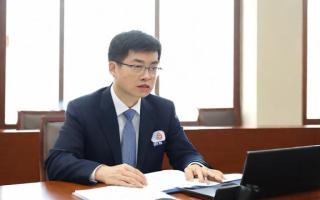 文艺风，- 国企工作与考研，该如何在理想与现实间抉择？，直白风，- 国企工作着考研究生，到底值不值？，悬念风，- 国企工作却想考研究生，背后有何隐情？