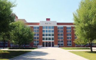 海淀六一中学的教育质量和校园环境如何？