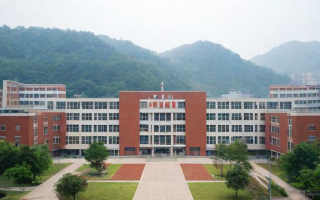 重庆开县中学的教学质量和校园环境如何？