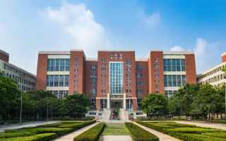 广州大学的在职研究生项目有哪些独特优势和挑战？