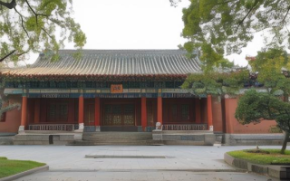 如何从前门前往北京大学？