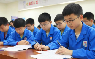 成都铁中实验班有何特色？
