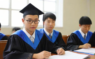 研究生考试中，如何有效提升英文表达能力？