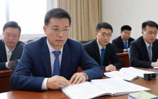 一、关于考试内容方面，辽宁省公务员考试面试，会侧重考查哪类综合能力？，辽宁省公务员考试面试，常考题型有哪些独特之处？，二、关于备考方面，辽宁省公务员考试面试，怎样高效备考才能脱颖而出？，辽宁省公务员考试面试，备考时重点应放在哪里？，三、关于考官评判方面，辽宁省公务员考试面试，考官如何评定考生表现？，辽宁省公务员考试面试，考官最看重考生的什么？