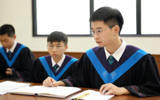 如何用英文进行研究生复试的自我介绍？