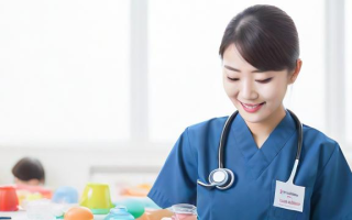 如何报名成为保育员？