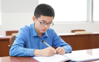 考大学选专业时，该如何权衡兴趣与就业前景？