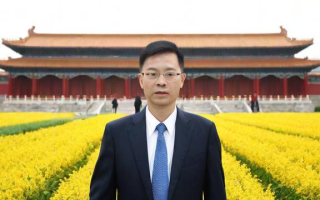 石室文庙田间校长的领导风格和教育理念如何？