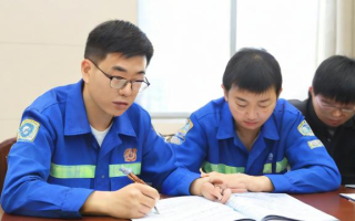 如何进行二级建造师的报名流程？