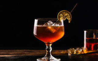 如何掌握调酒技巧，一篇全面指南