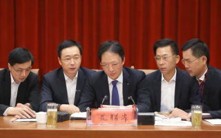 如何在酒局中得体地交流与表达？