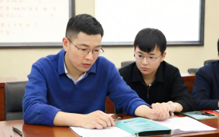 以下是几个 50 字内的疑问句标题供你参考，，函授本科考研，有哪些特别要求与流程？，函授本科如何备考研究生考试？，函授本科毕业生怎样顺利考取研究生？