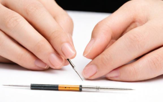 针灸治疗中，如何正确拔针？
