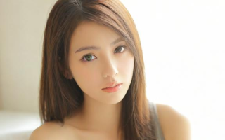 在粤语中，‘漂亮’应该如何表达？