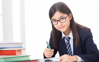 在职研究生学费多少钱（在职研究生学费多少钱一年）