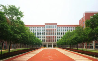 武汉常青初中的教学质量和校园环境如何？