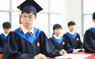学制两年的研究生，其学习体验与收获如何？