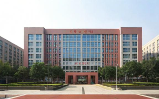 武汉市十五高中的教学质量和校园环境如何？