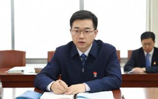 直白风格，- 公务员考试费用究竟是多少呢？，- 公务员考试具体要花多少钱呀？，好奇风格，- 想知道公务员考试费用到底有多少不？，- 公务员考试费用的数额会是多少呢？，引导思考风格，- 公务员考试费用几何，你是否了解？，- 公务员考试费用多少，你心中有数没？