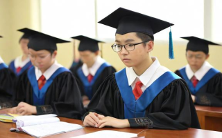 给研究生新生寄语蕴含何种期许与指引？