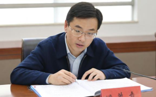 如何在研究生英语作文中有效表达观点？