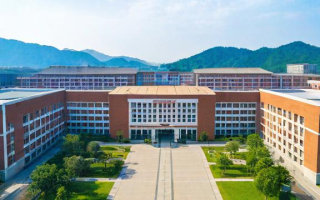 长汀二中，这所学校的教学质量和环境如何？