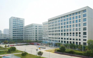 郑州18中的教学设备是否满足现代化教育需求？