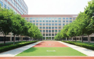 泾南中学高中的教学质量和学校环境如何？