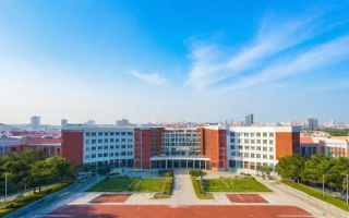 胶南明天高中的教学质量和校园环境如何？